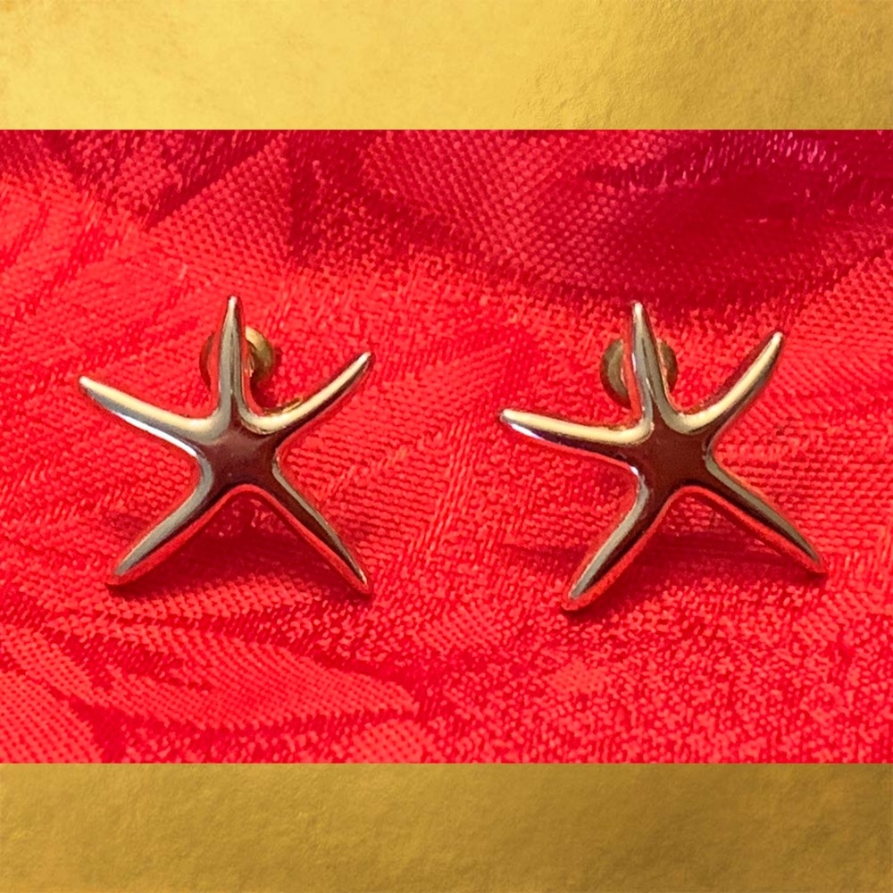 5/$25 Gold star fish stud earrings